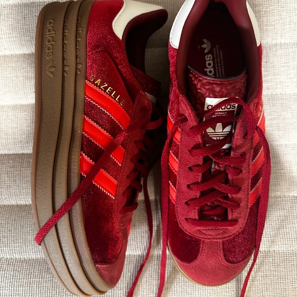 Red Adidas Gazelle - Picture 1 of 5
